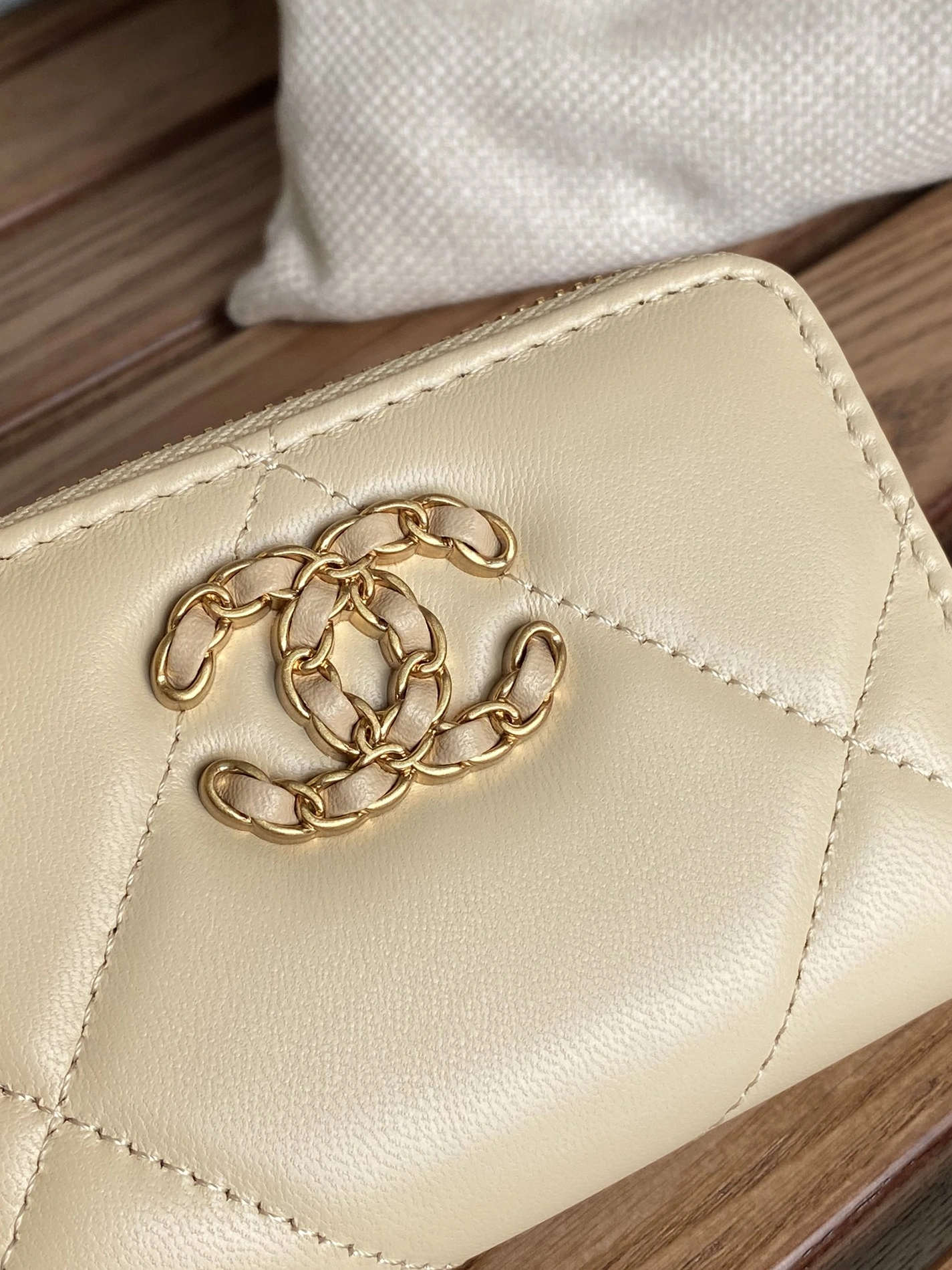 Popular 645 Chanel Wallets - Image 6