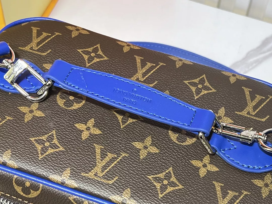 Practical 8439 Louis Vuitton AAA Quality Messenger Bags For Women - Image 4