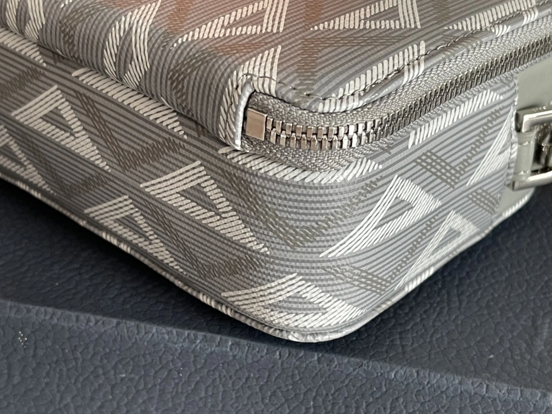 Refined 5953 Christian Dior AAA Man Messenger Bags - Image 5