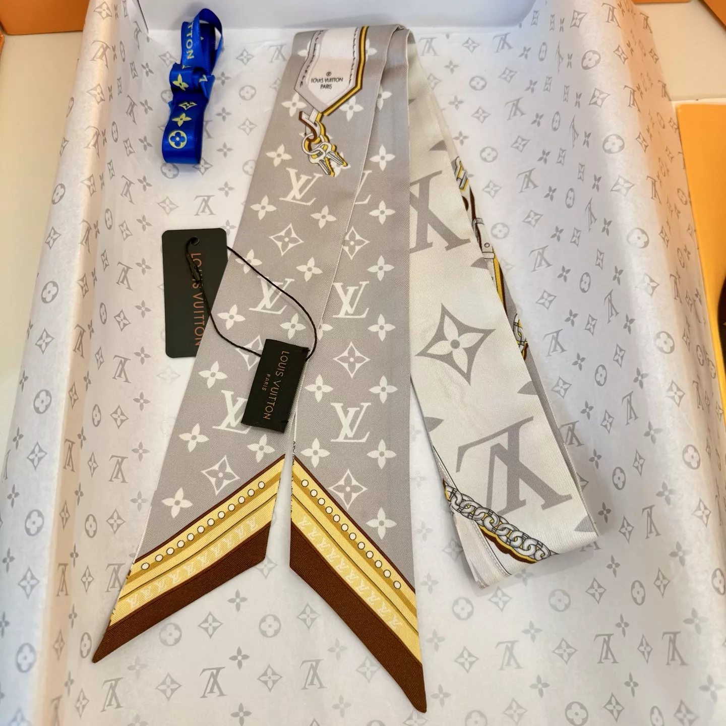 Reliable 1981 Louis Vuitton Silk Scarf - Image 3