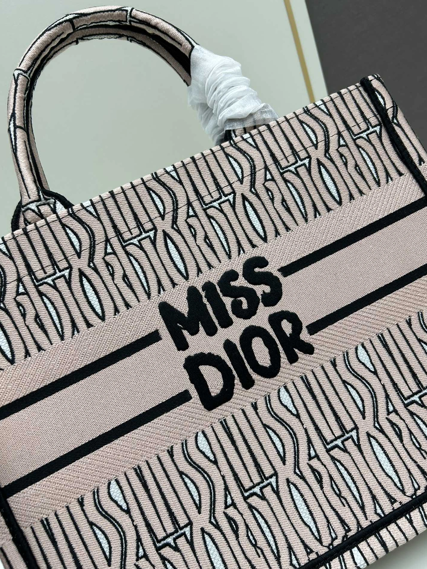 Reliable 7860 Christian Dior AAA Quality Tote-Handbags For Women - Image 4