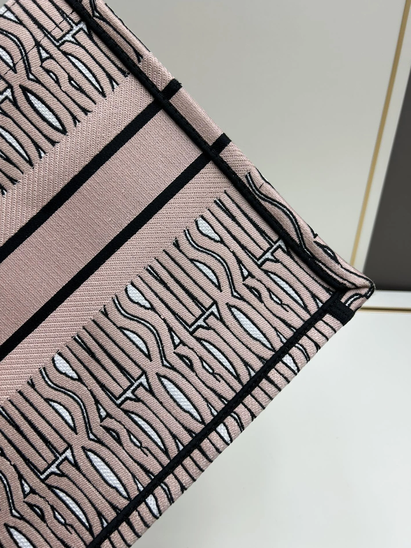 Reliable 7860 Christian Dior AAA Quality Tote-Handbags For Women - Image 6