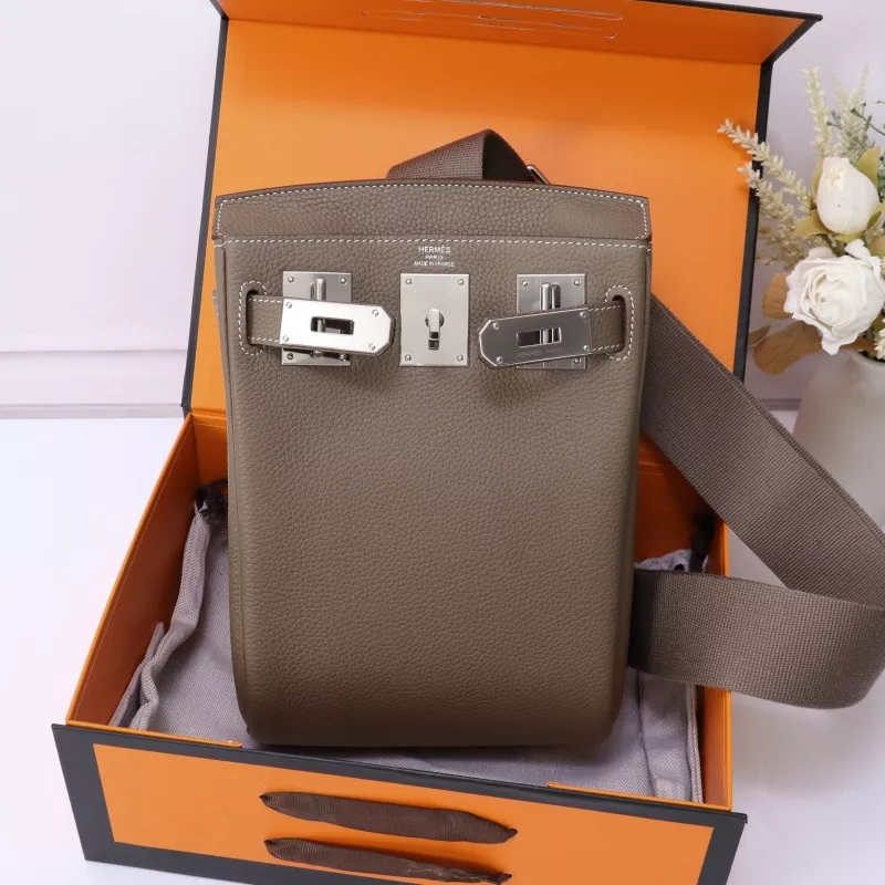 Resilient 1992 Hermes AAA Quality Messenger Bags In Coffee For Unisex - Image 4