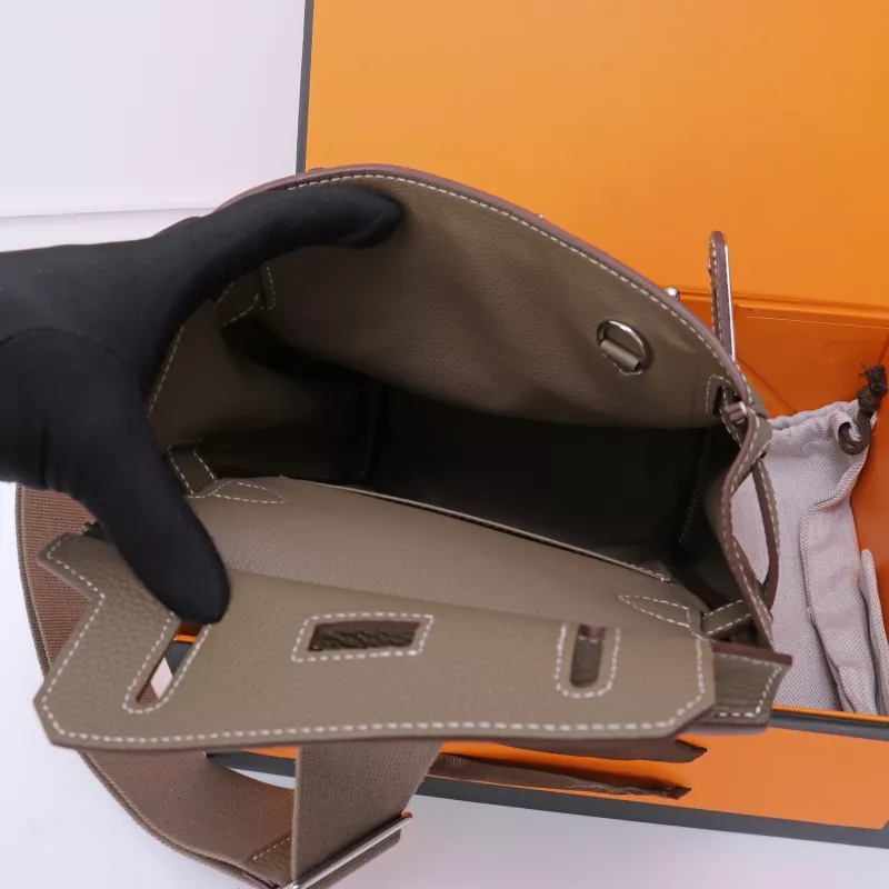 Resilient 1992 Hermes AAA Quality Messenger Bags In Coffee For Unisex - Image 8