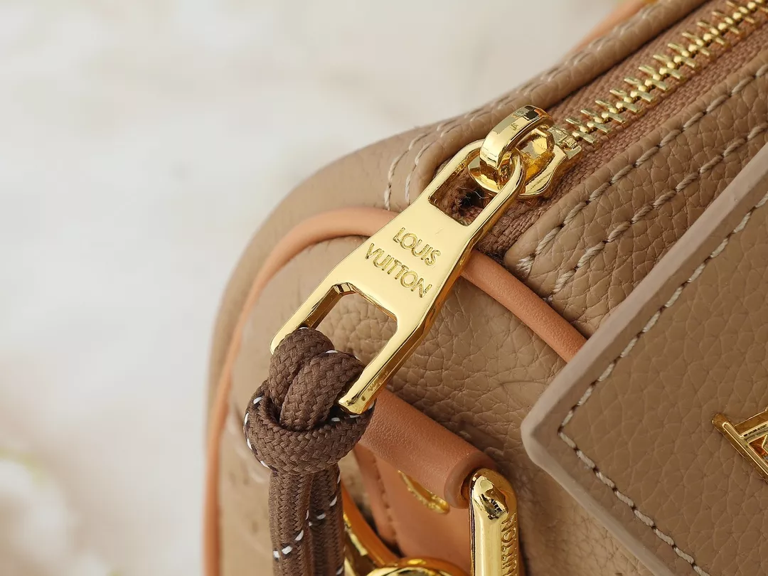 Resilient 5017 Louis Vuitton AAA Quality Handbags For Women - Image 7