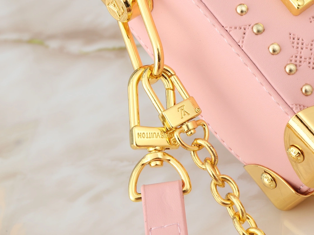 Resilient 6942 Louis Vuitton AAA Quality Messenger Bags For Women - Image 7