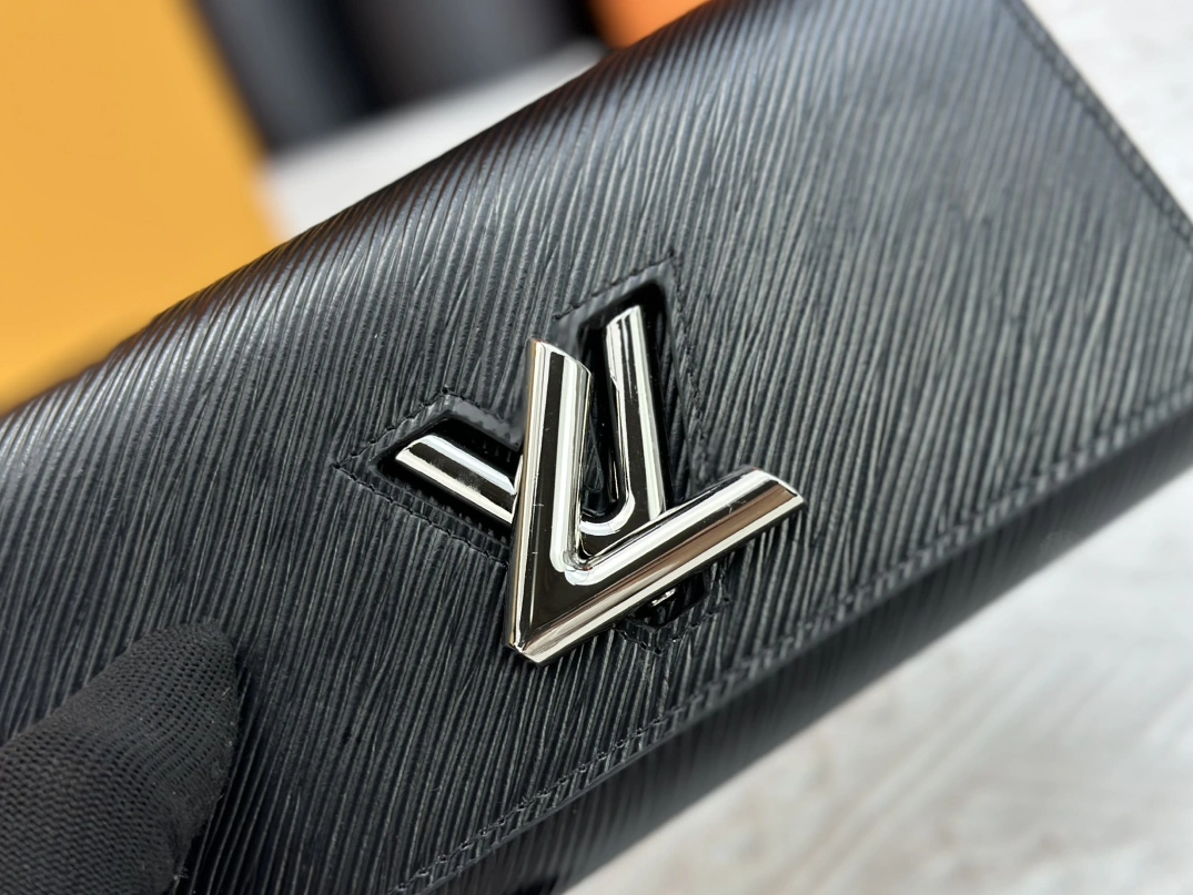 Resilient 9001 Louis Vuitton LV Wallets - Image 5