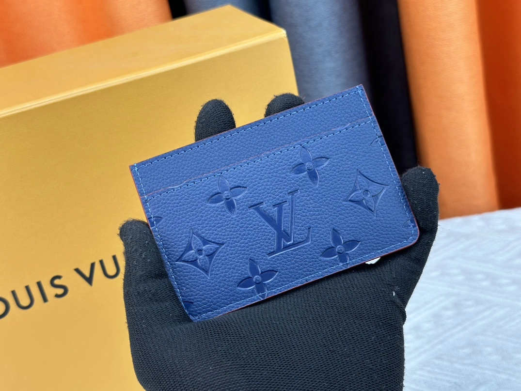 Sleek 4649 Louis Vuitton LV Card Case For Women