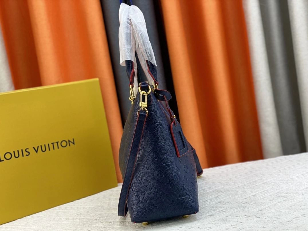 Sleek 4666 Louis Vuitton AAA Quality Handbags For Women