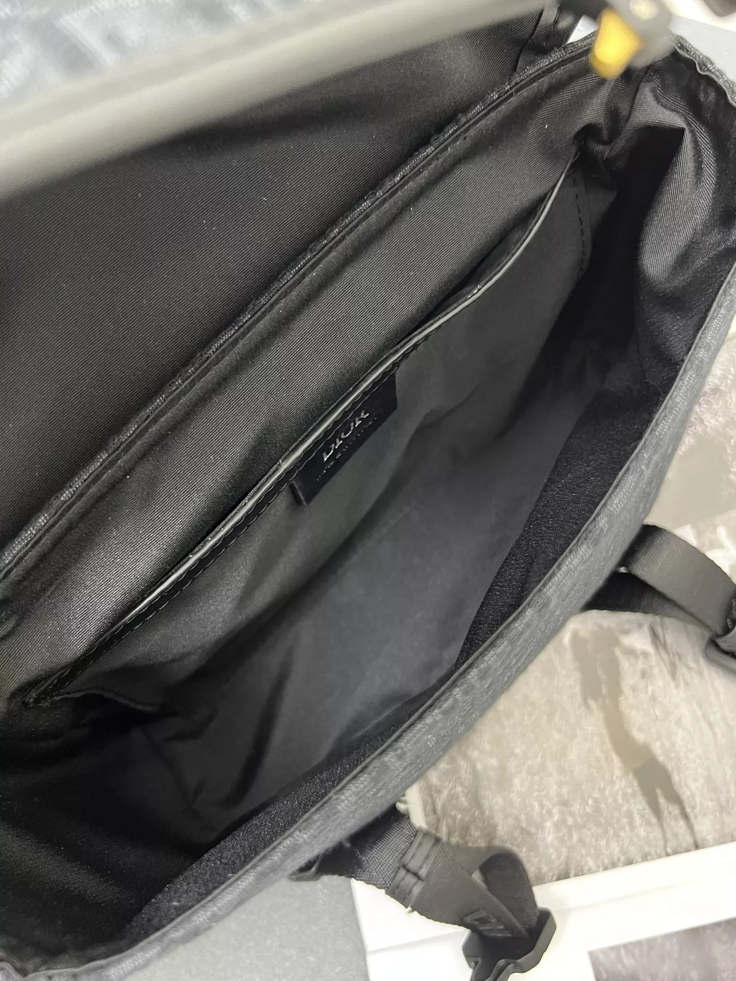 Sleek 5582 Christian Dior AAA Man Messenger Bags - Image 8