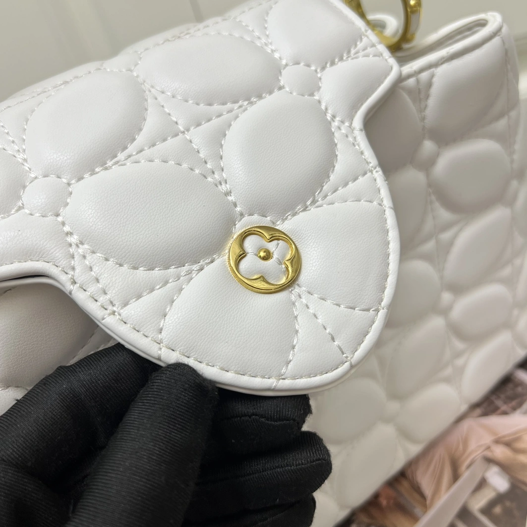 SmartChoice 2716 Louis Vuitton AAA Quality Messenger Bags For Women - Image 4