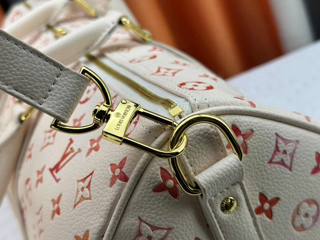 Soft 6275 Louis Vuitton Travel Bags - Image 7