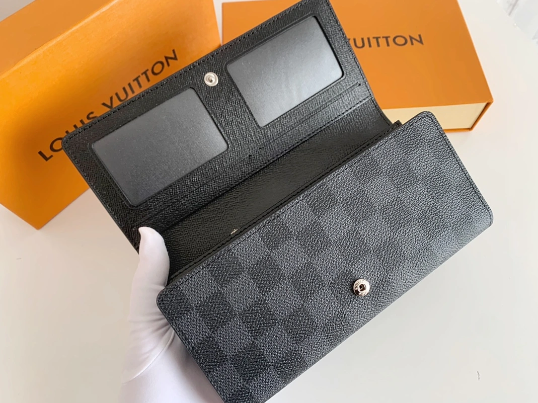 Sophisticated 1787 Louis Vuitton LV Wallets For Women - Image 3