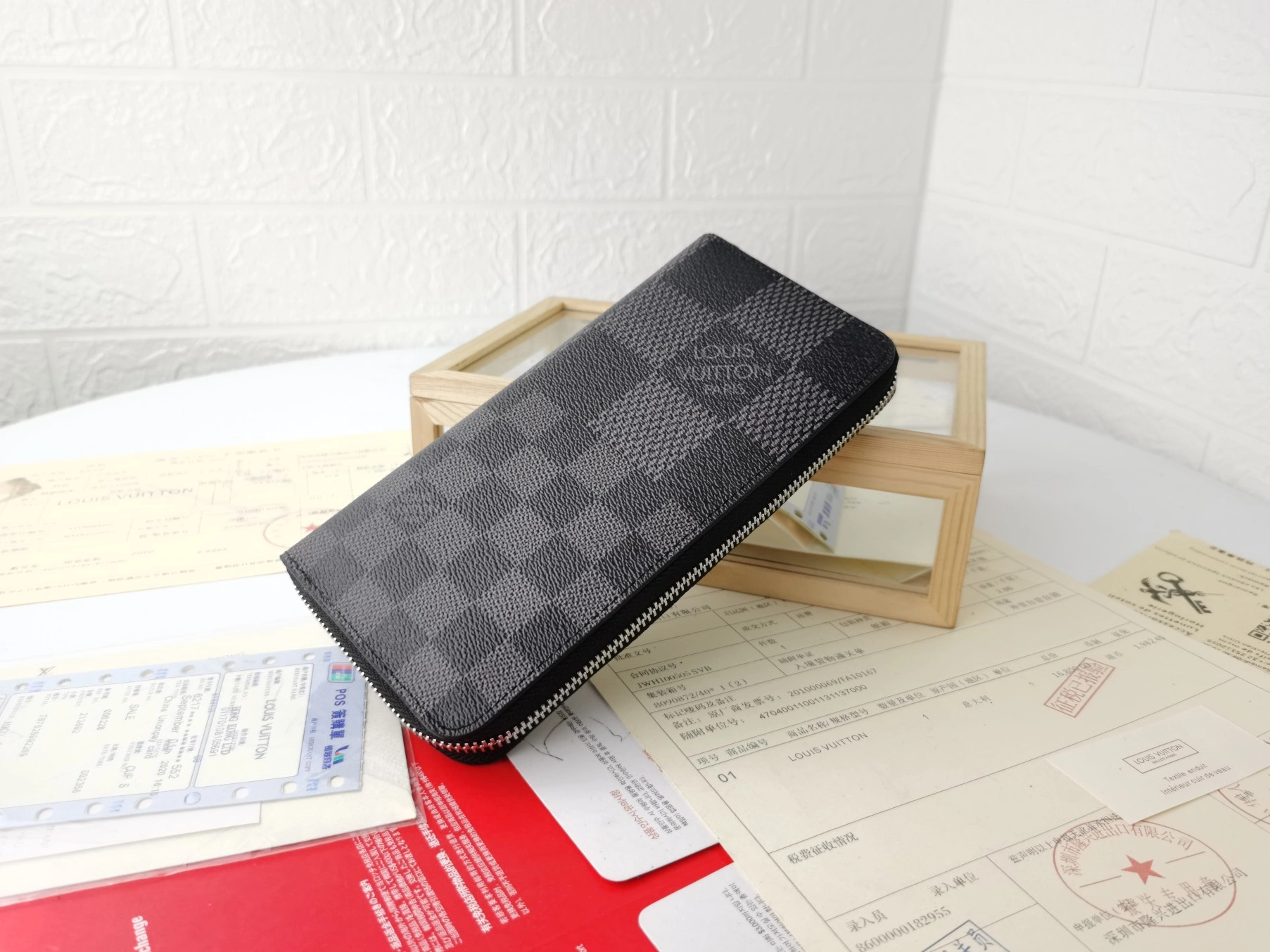 SportInspired 2287 Louis Vuitton LV Card Case For Unisex - Image 4