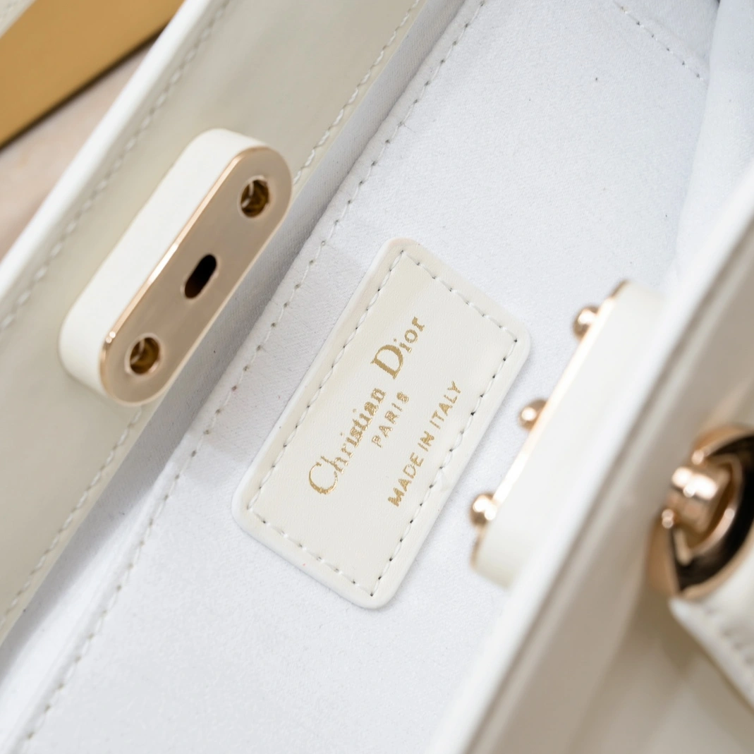 StreetReady 9710 Christian Dior AAA Quality Shoulder Bags For Women - Image 8