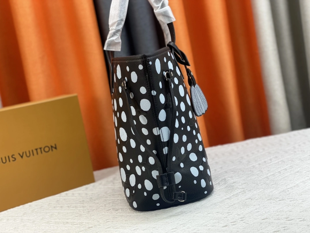 Stylish 1791 Louis Vuitton AAA Quality Shoulder Bags For Women