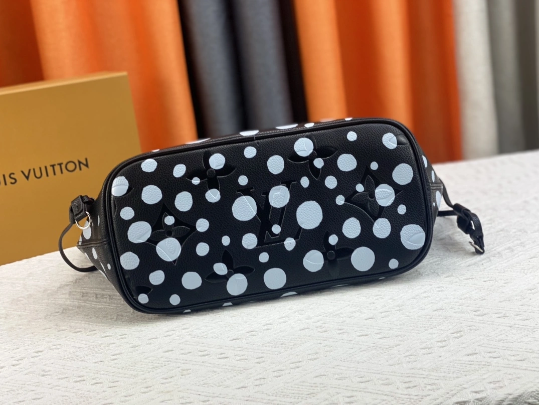 Stylish 1791 Louis Vuitton AAA Quality Shoulder Bags For Women - Image 4