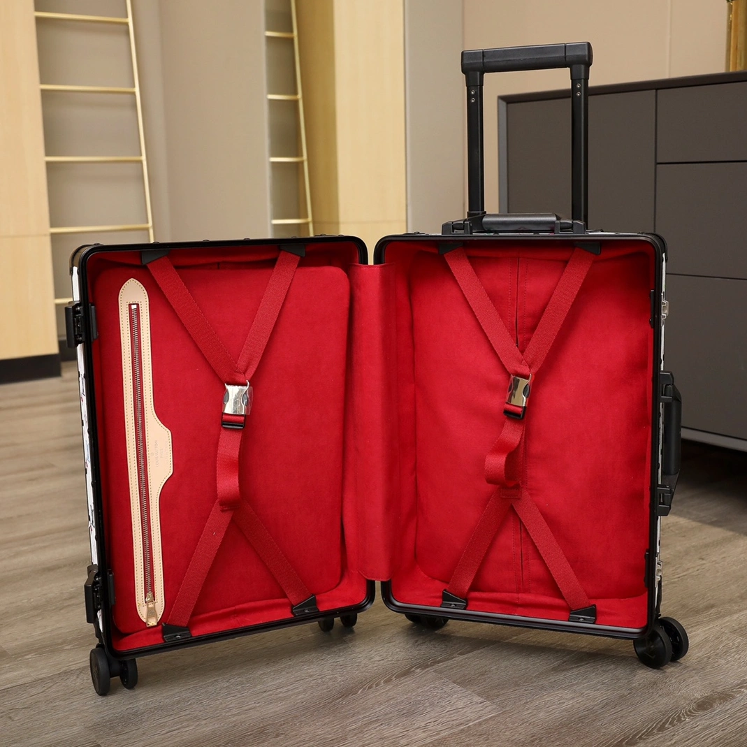 Stylish 2202 Louis Vuitton Luggage For Unisex - Image 7