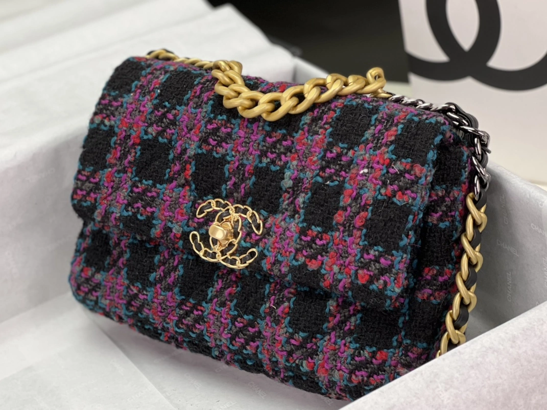 Timeless 5532 Chanel AAA Quality Messenger Bags For Women