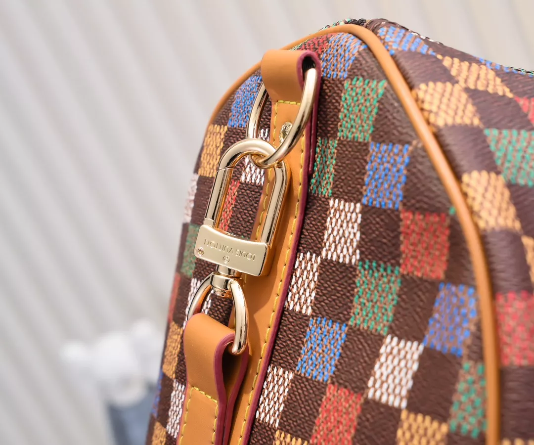 Timeless 883 Louis Vuitton Travel Bags - Image 5