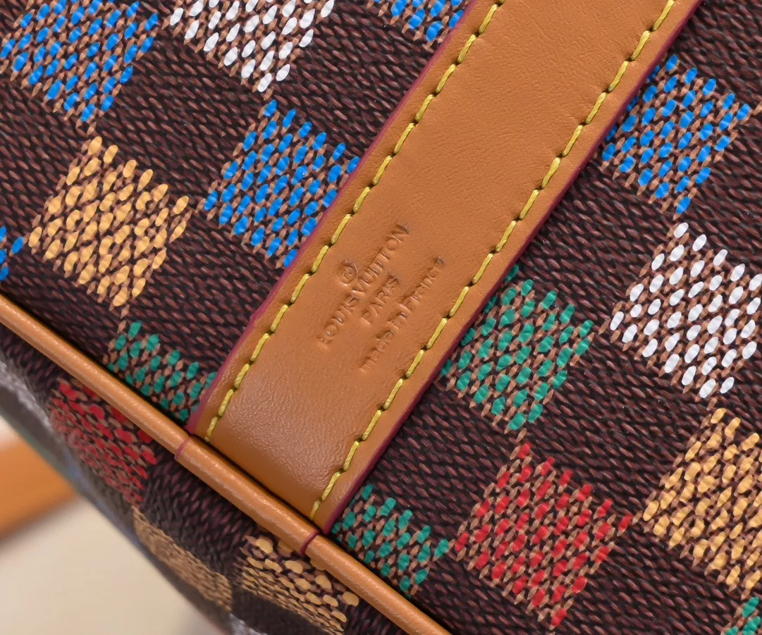 Timeless 883 Louis Vuitton Travel Bags - Image 6