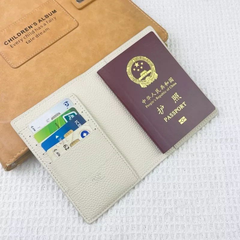 Trendsetting 2912 Hermes Card Case - Image 3