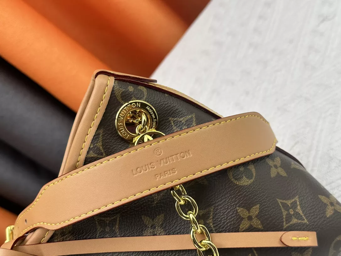 Unique 1223 Louis Vuitton AAA Quality Shoulder Bags For Women - Image 6