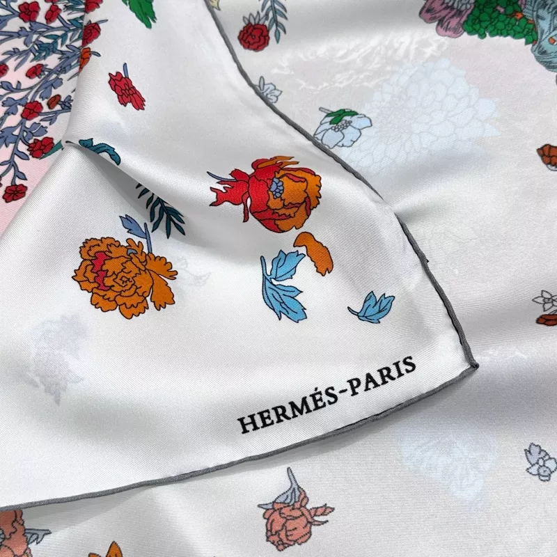 Unique 3774 Hermes Silk Squares - Image 4