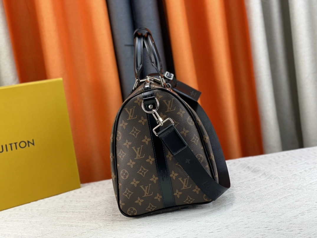 Unique 4455 Louis Vuitton Travel Bags - Image 3