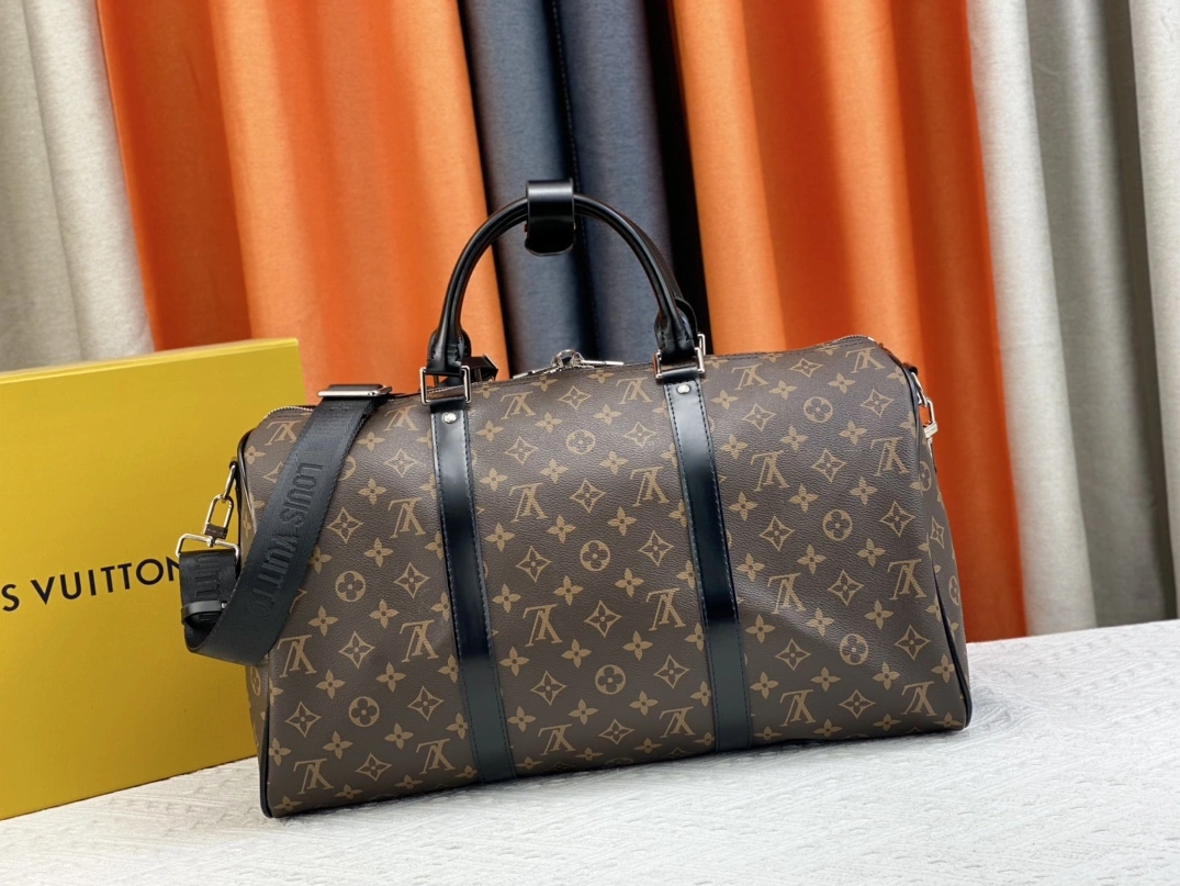Unique 4455 Louis Vuitton Travel Bags - Image 4