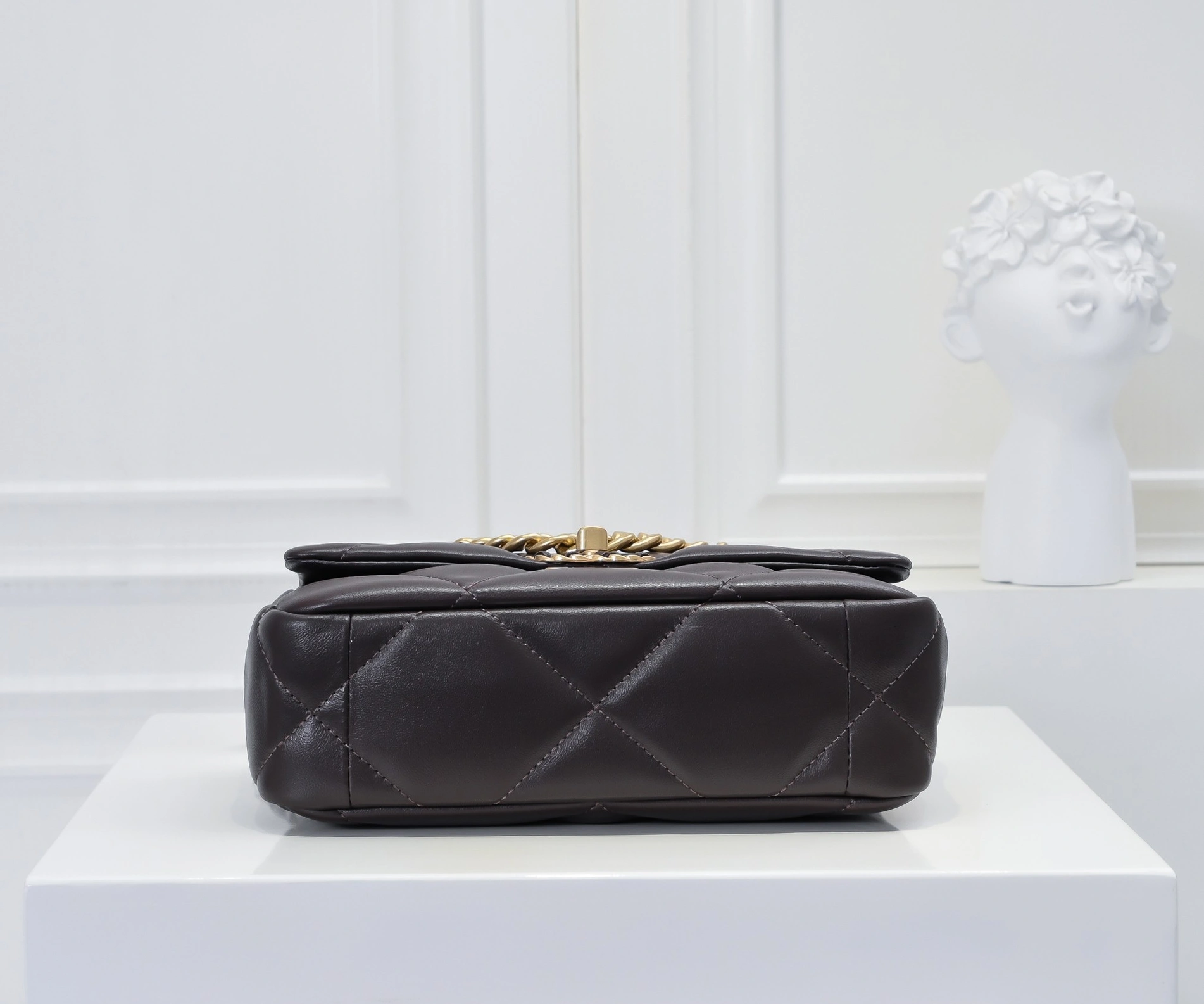 Unique 5819 Chanel AAA Quality Messenger Bags For Women - Image 3