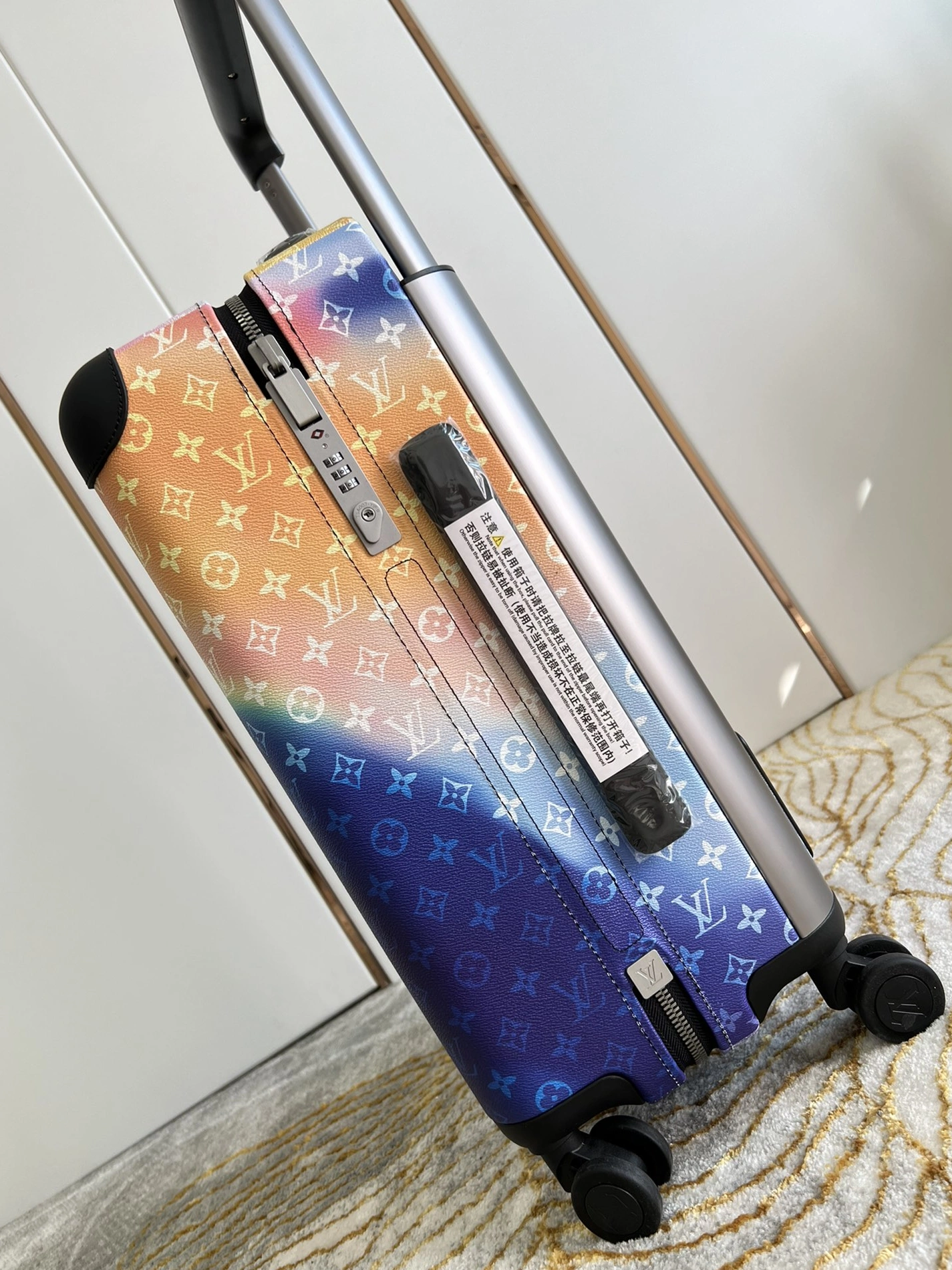 Unique 6706 Louis Vuitton Luggage - Image 3