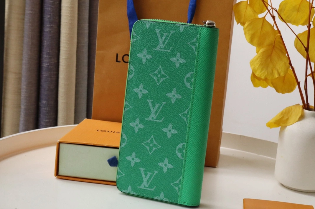 Unique 698 Louis Vuitton AAA Quality Card Case
