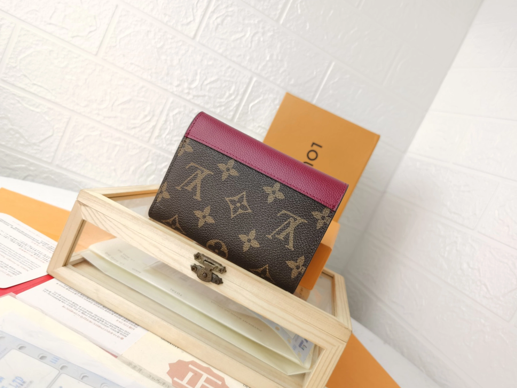 UrbanStyle 3044 Louis Vuitton LV Card Case For Women - Image 3
