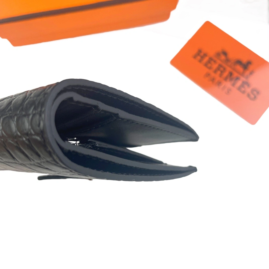 Versatile 1881 Hermes Card Case For Women - Image 6