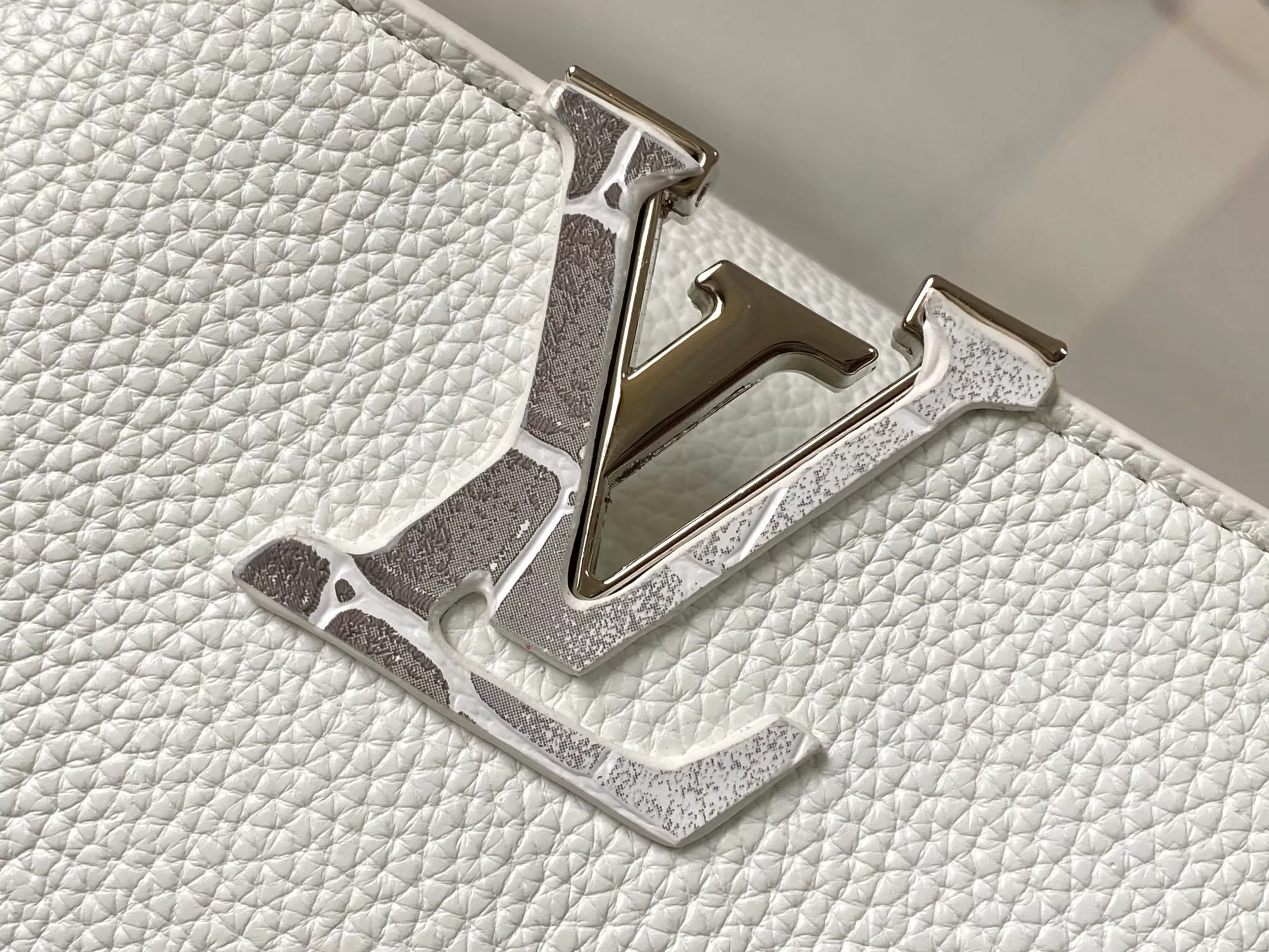 Versatile 5944 Louis Vuitton AAA Quality Messenger Bags For Women - Image 7