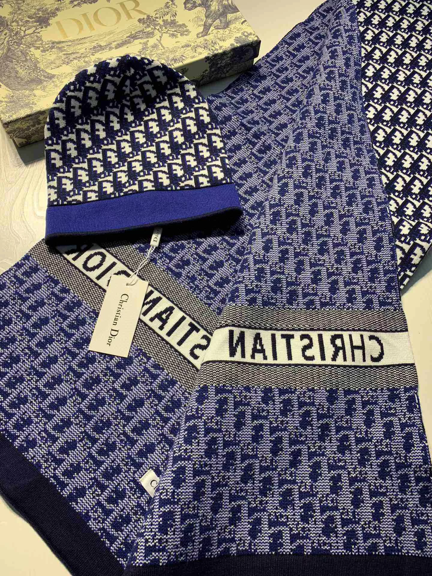 Vibrant 3221 Christian Dior Hat and Scarf Set - Image 4