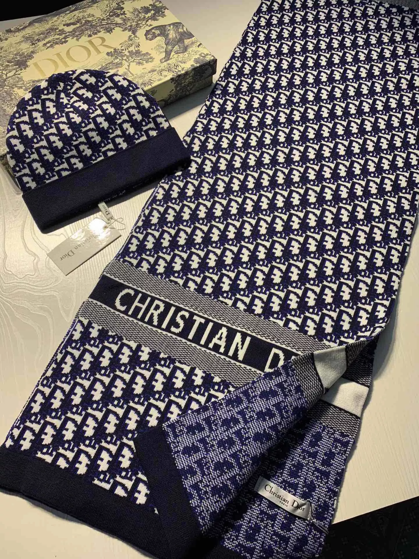 Vibrant 3221 Christian Dior Hat and Scarf Set - Image 5