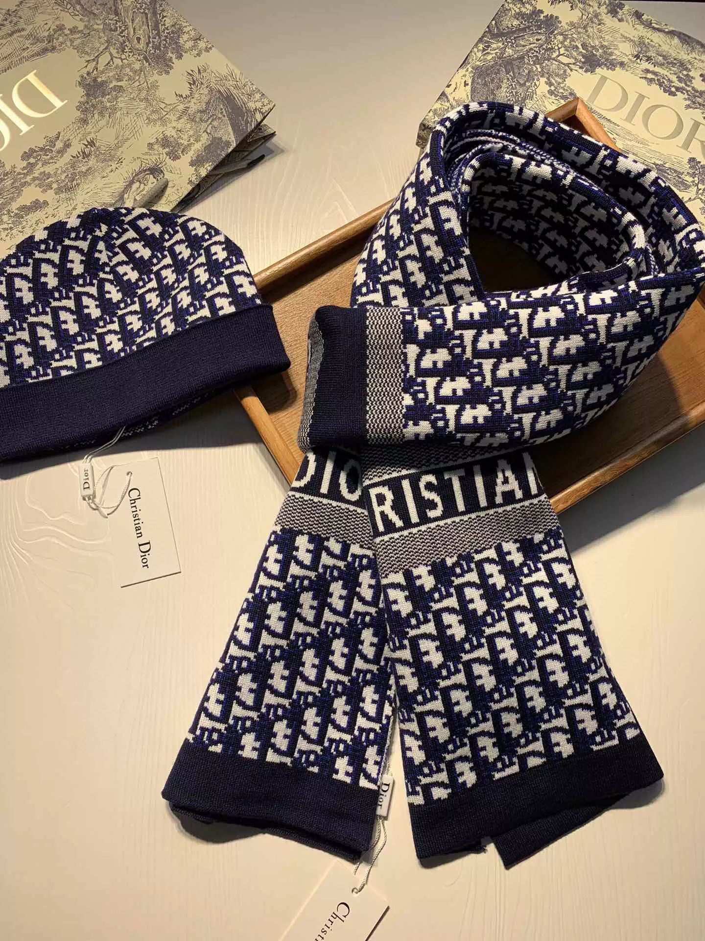 Vibrant 3221 Christian Dior Hat and Scarf Set - Image 6