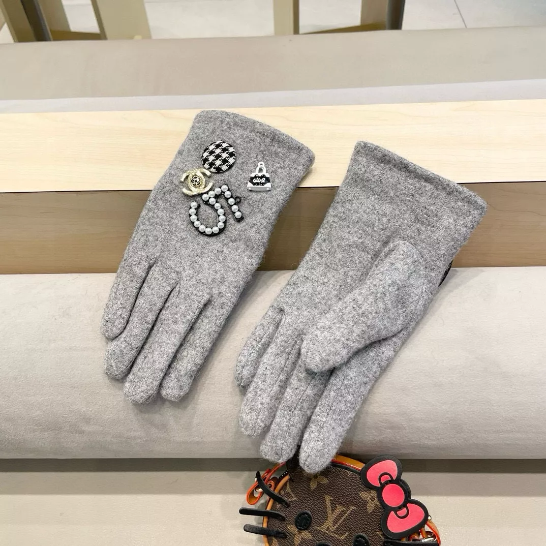 Vibrant 3743 Chanel Gloves For Women