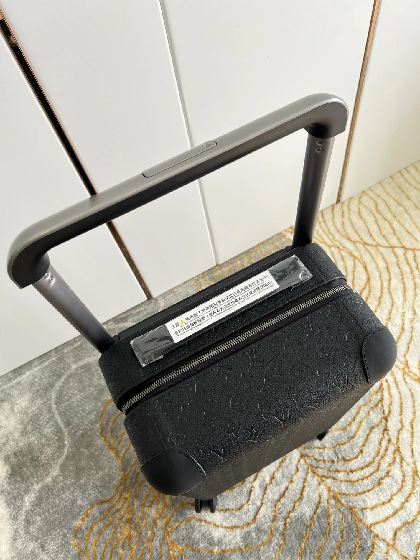 Vibrant 9928 Louis Vuitton Luggage - Image 6