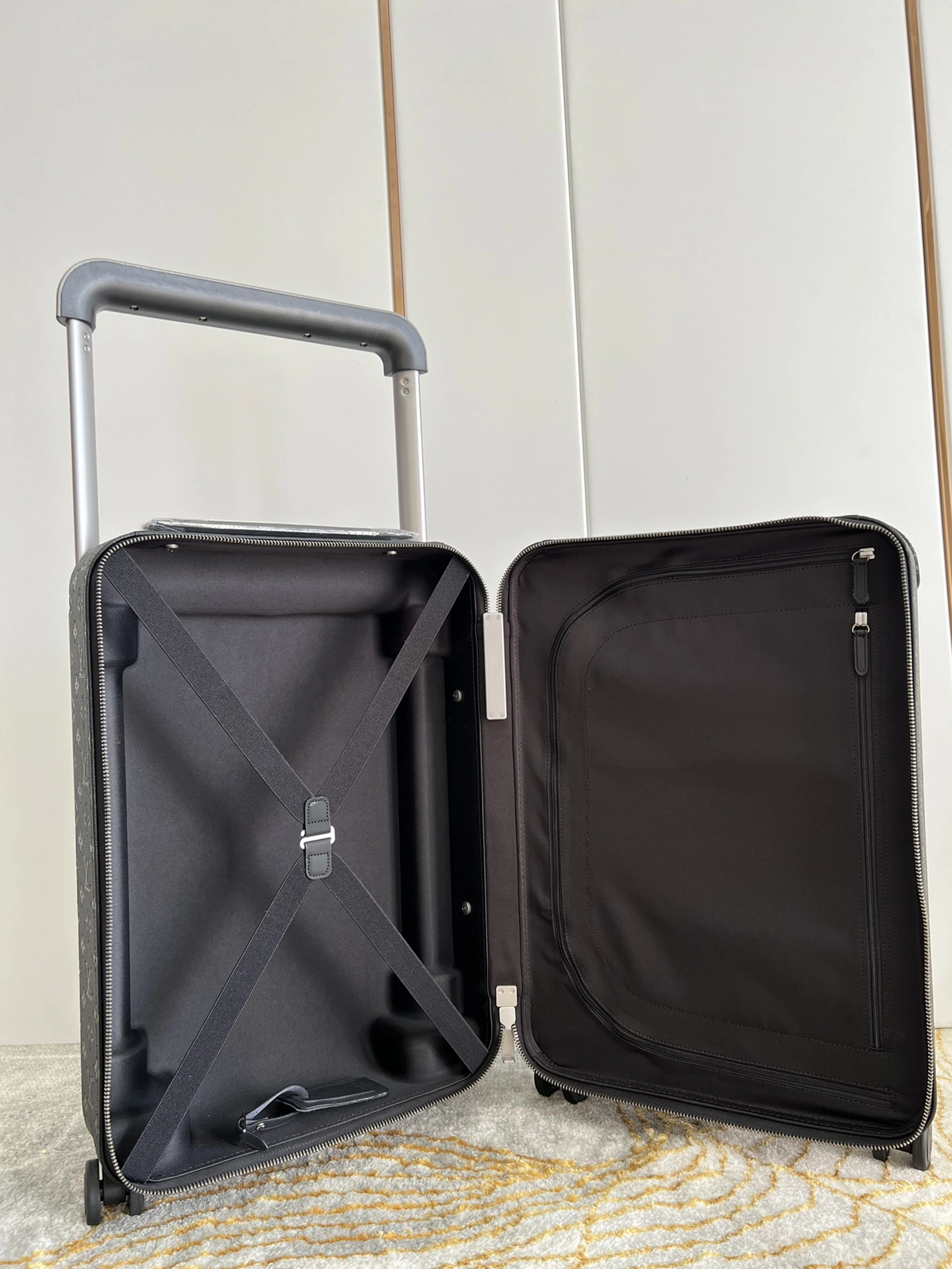 Vibrant 9928 Louis Vuitton Luggage - Image 7