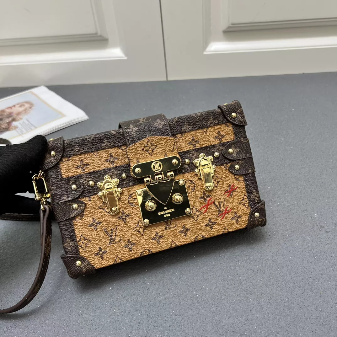 WellDesigned 6519 Louis Vuitton AAA Quality Messenger Bags For Women - Image 3