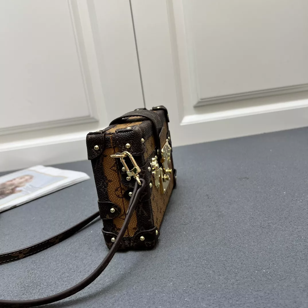 WellDesigned 6519 Louis Vuitton AAA Quality Messenger Bags For Women - Image 6