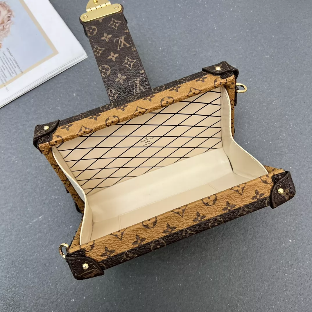 WellDesigned 6519 Louis Vuitton AAA Quality Messenger Bags For Women - Image 8