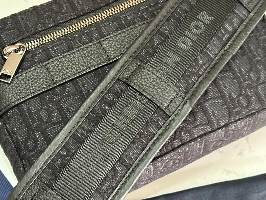 WellDesigned 9909 Christian Dior AAA Man Messenger Bags - Image 6