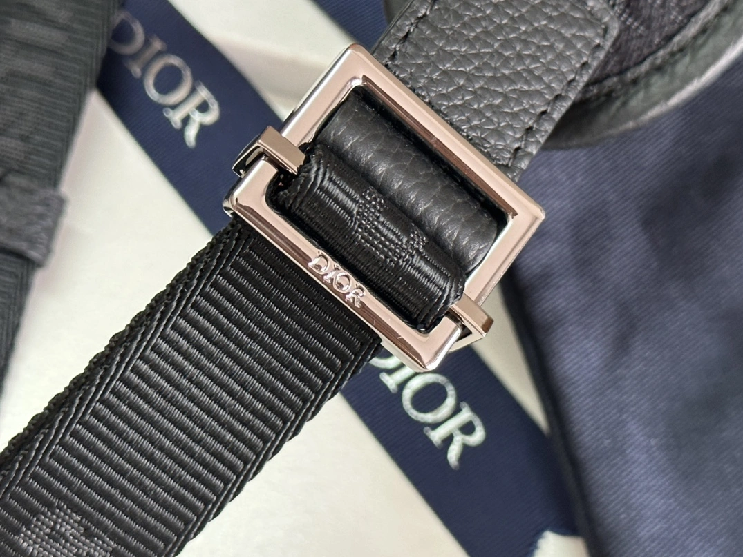 WellDesigned 9909 Christian Dior AAA Man Messenger Bags - Image 7