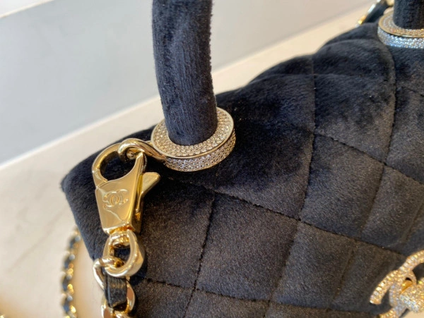 WellDesigned CHANEL MINI FLAP BAG WITH TOP HANDLE 1039 - Image 4