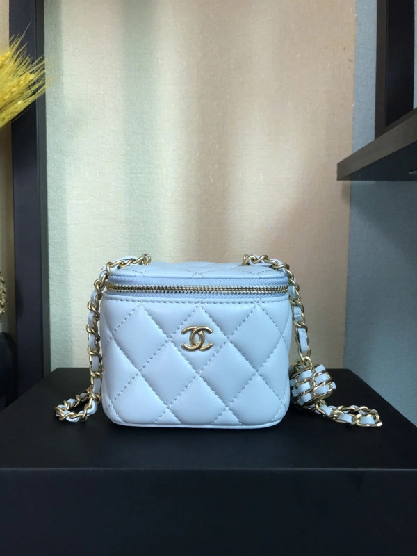 CHANEL SMALL VANITY WITH CHAIN WellDesigned 1261 - Image 7