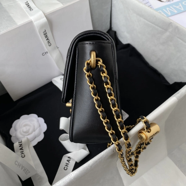 CHANEL MINI FLAP BAG Comfortable 571 - Image 4